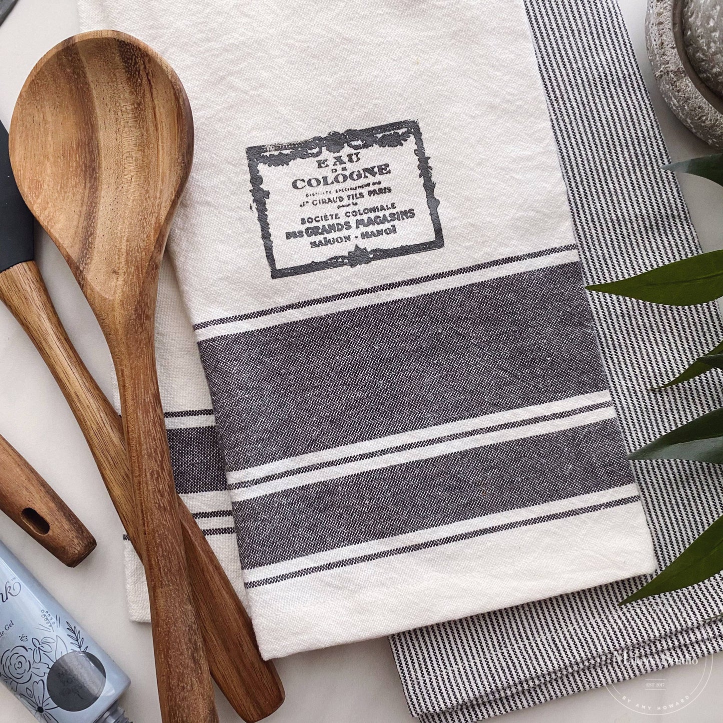 A Makers' Studio - Café Chocolat - Mesh Stencil 8.5x11