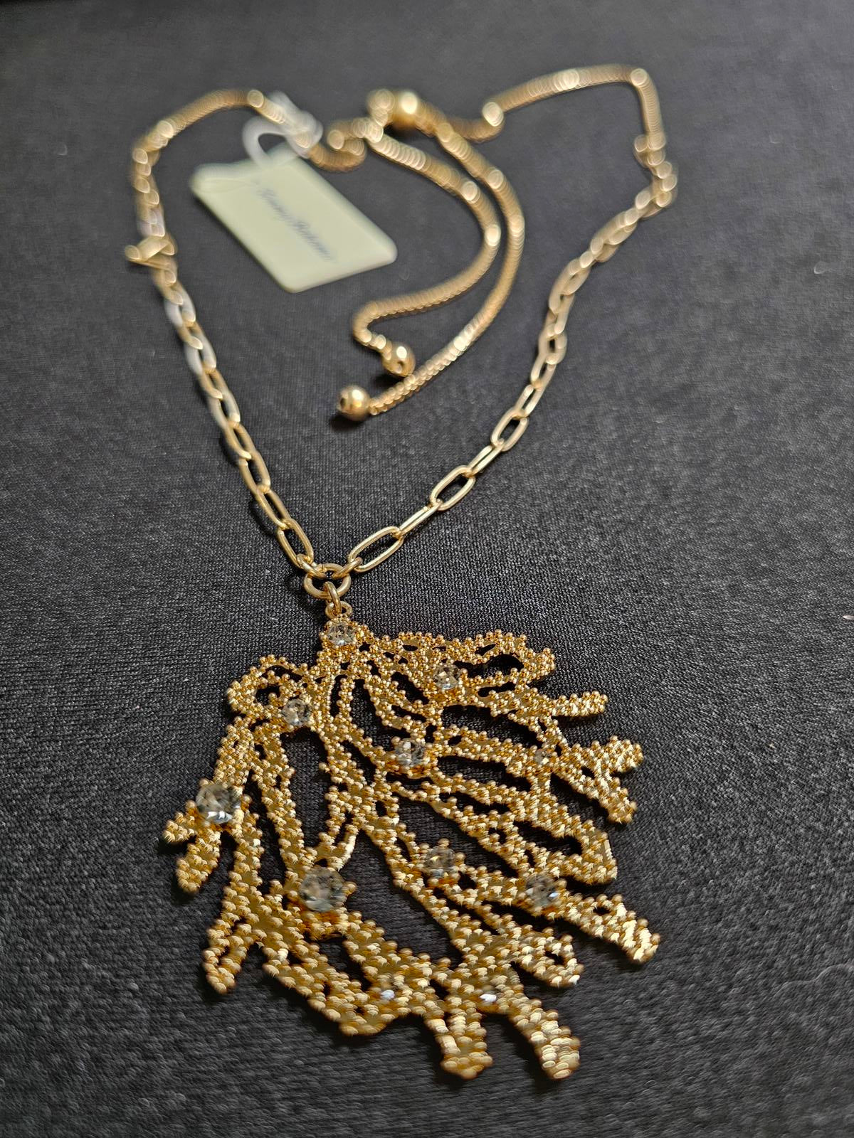 Elegant Gold Tone Coral Pendant Necklace