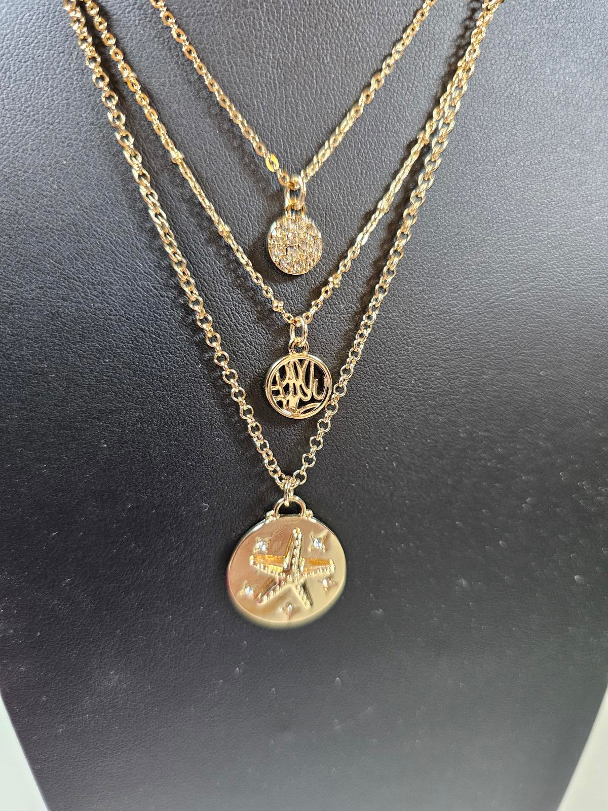 Elegant Lilly Pulitzer Triple Layered Gold Colored Necklace