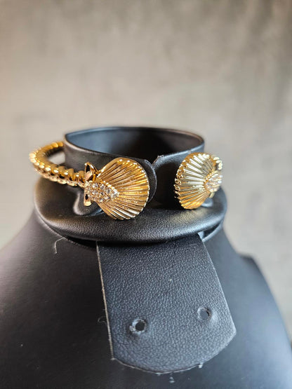Lilly Pulitzer Gold tone Shell Bracelet