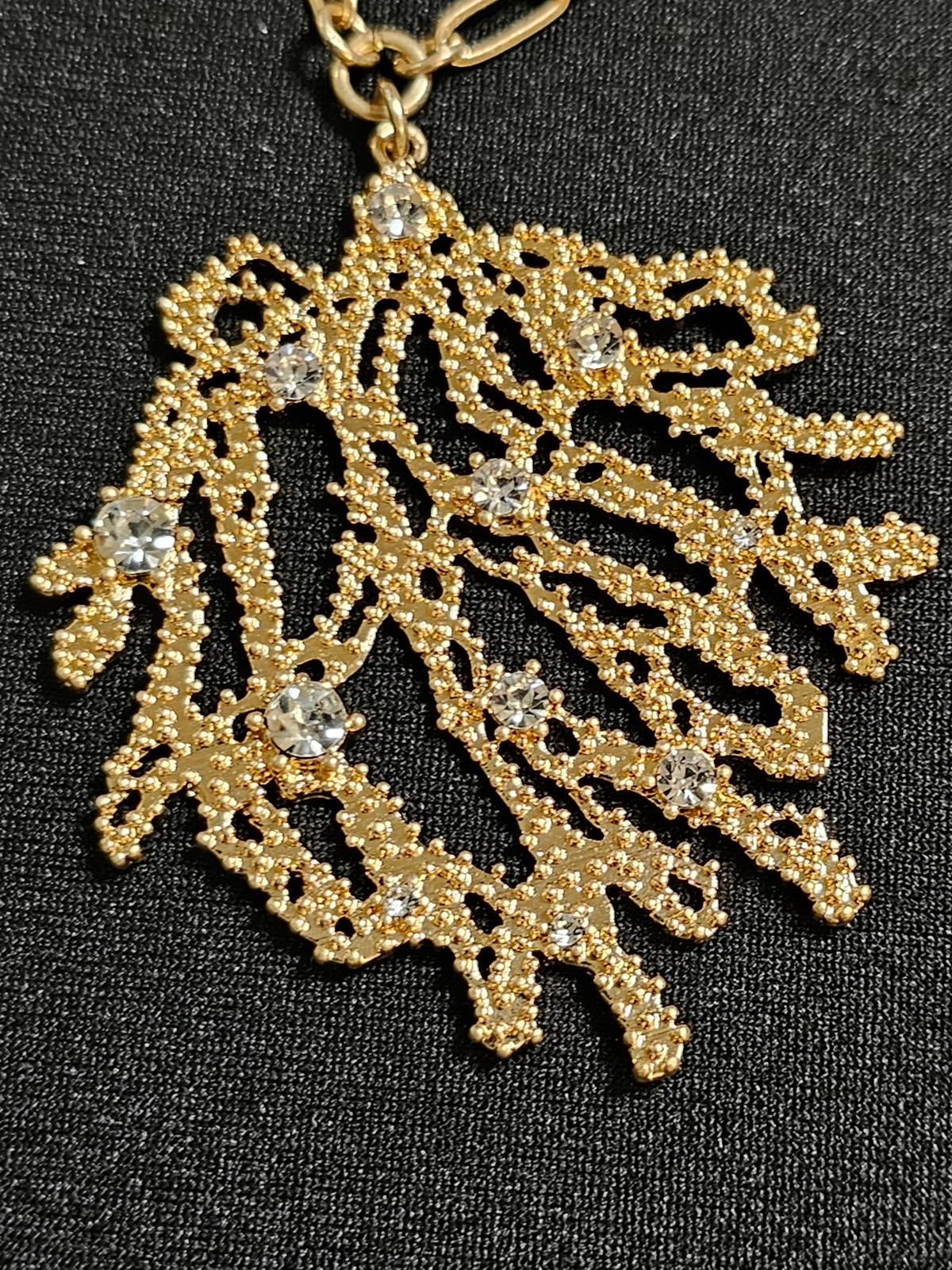 Elegant Gold Tone Coral Pendant Necklace