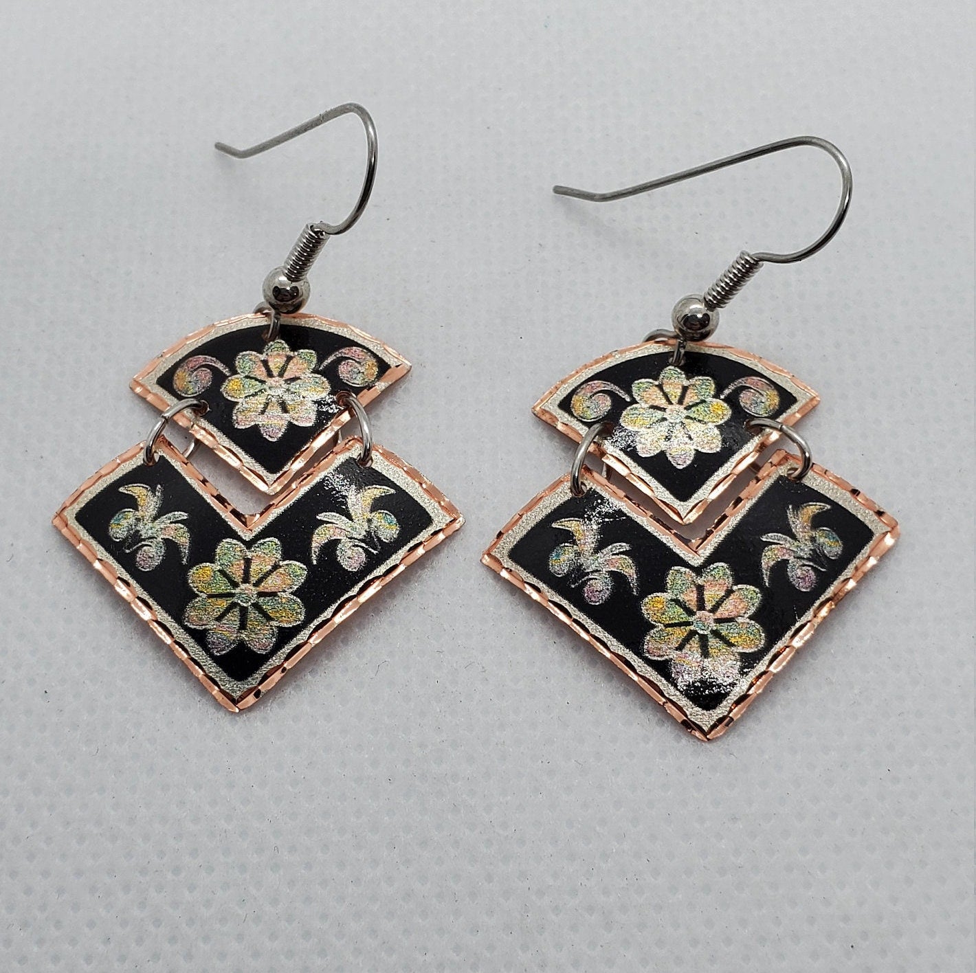 EA - Beautiful Flower COPPER earrings - Surgical Steel Hypo Allergenic Earwires.