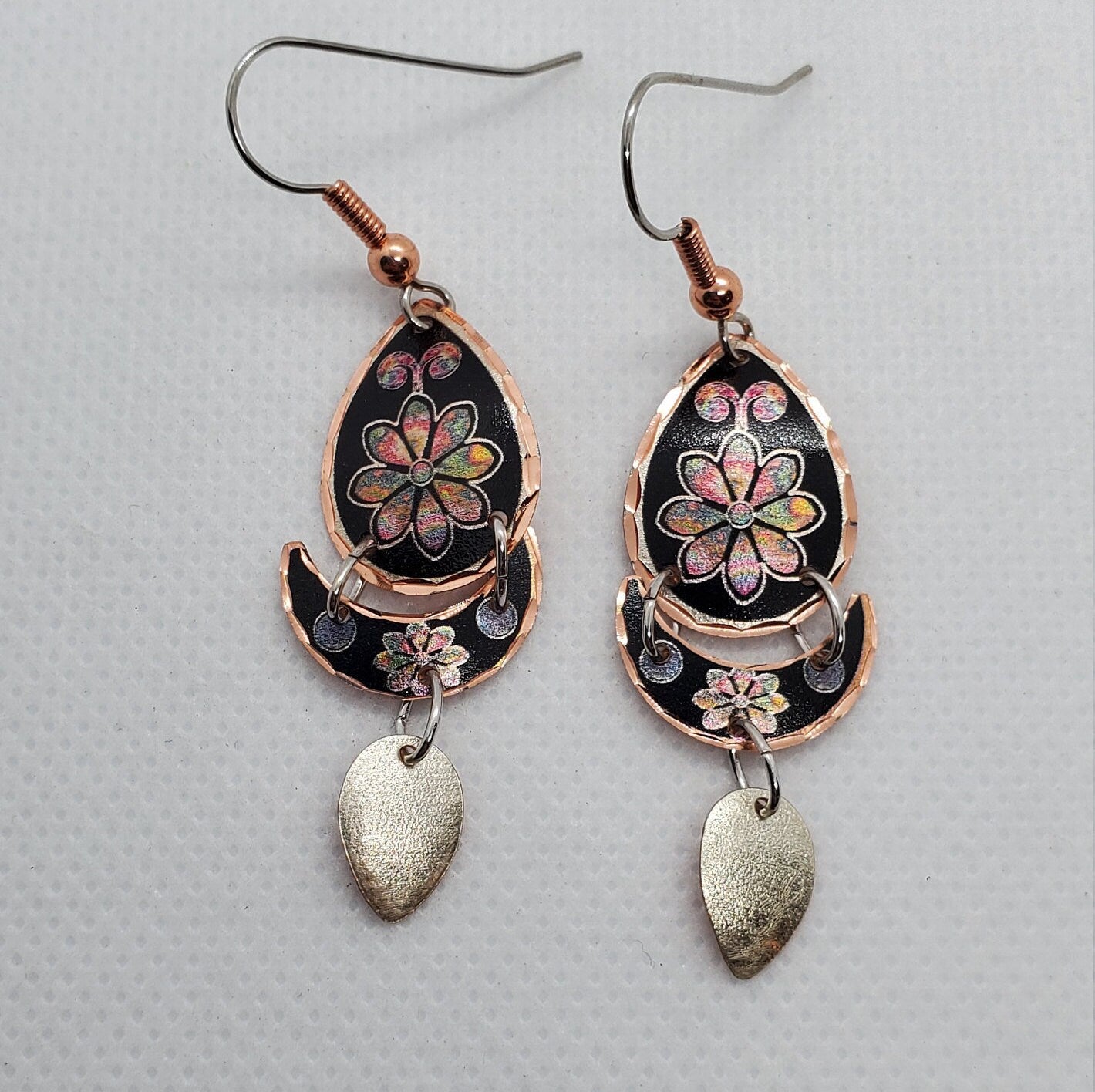 EA - Beautiful Flower COPPER earrings - Surgical Steel Hypo Allergenic Earwires.