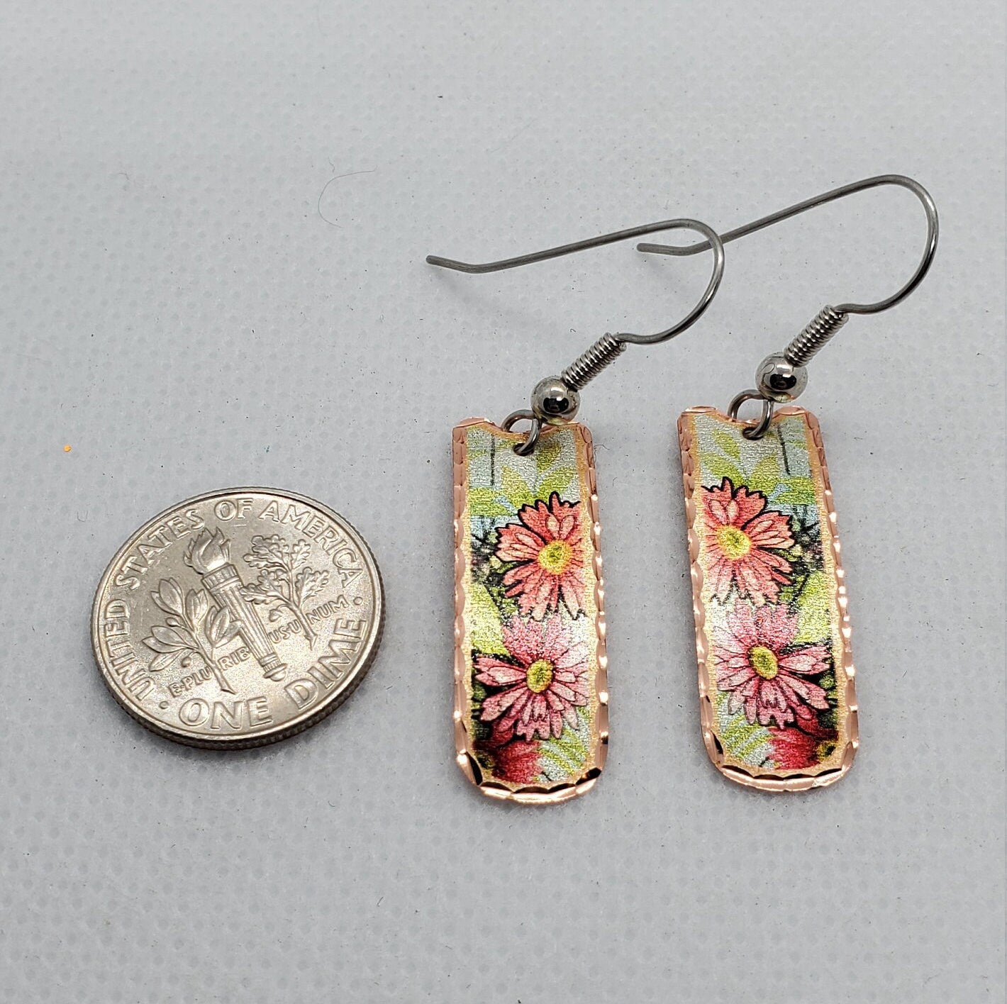 EA - Beautiful Flower COPPER earrings - Surgical Steel Hypo Allergenic Earwires.