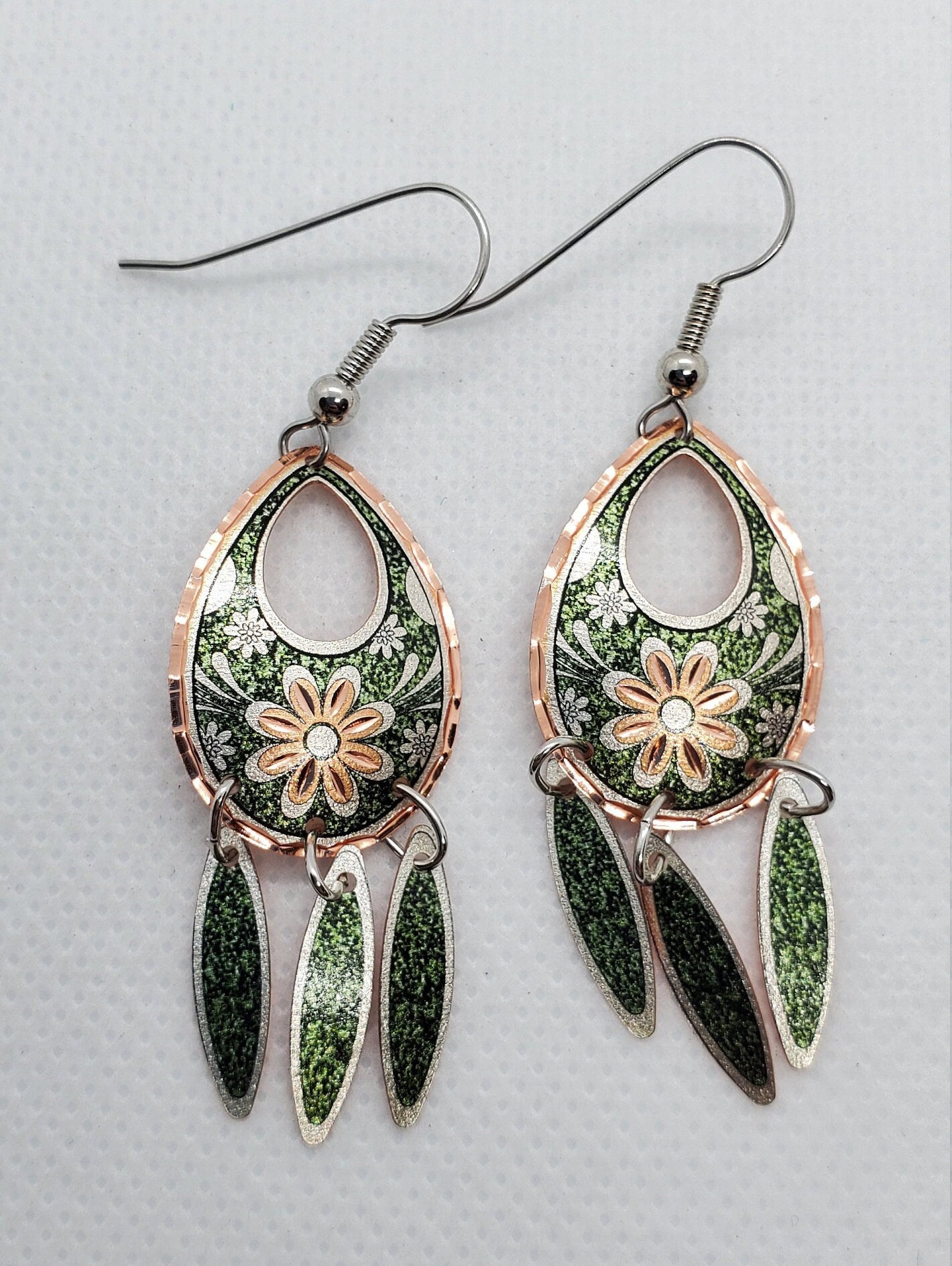 EA - Beautiful Flower COPPER earrings - Surgical Steel Hypo Allergenic Earwires.