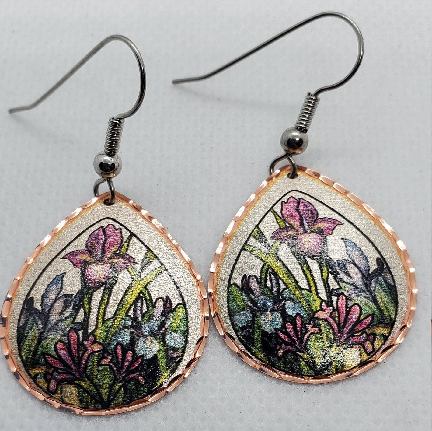 EA - Beautiful Flower COPPER earrings - Surgical Steel Hypo Allergenic Earwires.